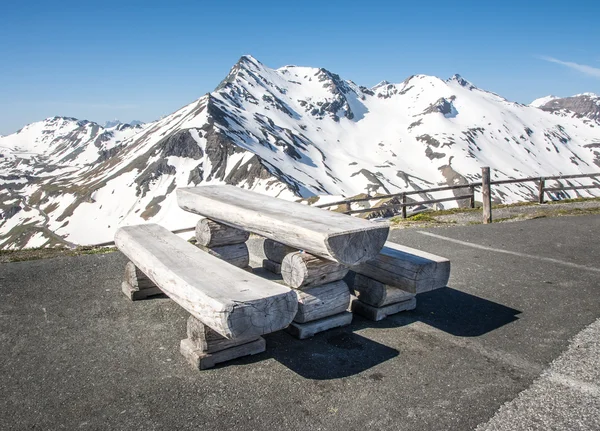 Aire de pique-nique alpine — Photo