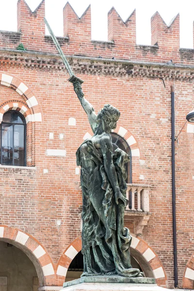 Statue in Verona — Stockfoto