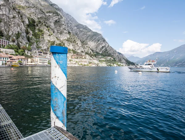 Motorjacht auf dem Gardasee — Stockfoto