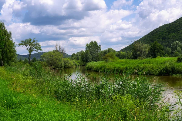 Flod Ett Idylliskt Landskap Bayern Tyskland — Stockfoto