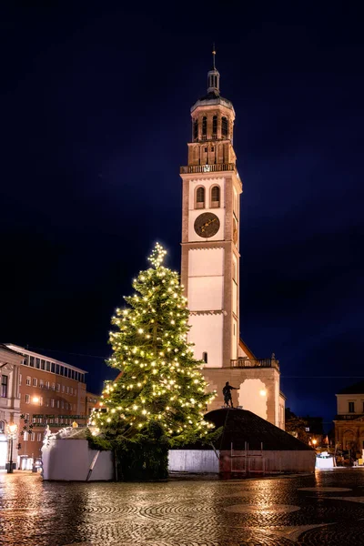 Árvore Natal Iluminada Histórica Igreja Perlach Augsburgo Noite — Fotografia de Stock