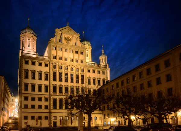 被照亮的奥格斯堡历史性市政厅 — 图库照片