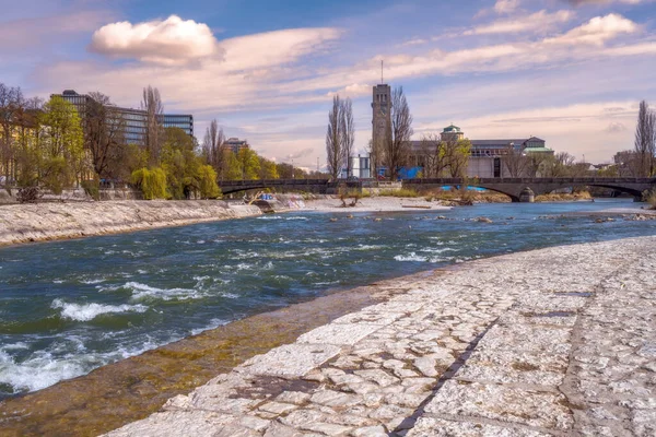 Река Изар Протекает Через Мюнхен — стоковое фото