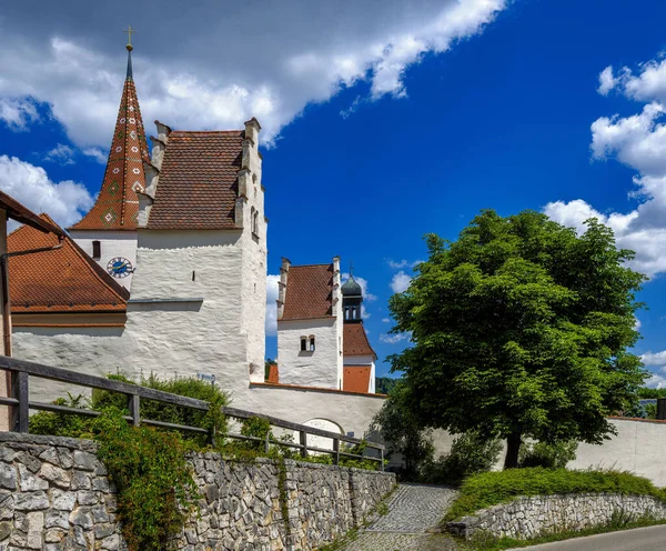 Historic Fortified Church Village Kinding — ストック写真