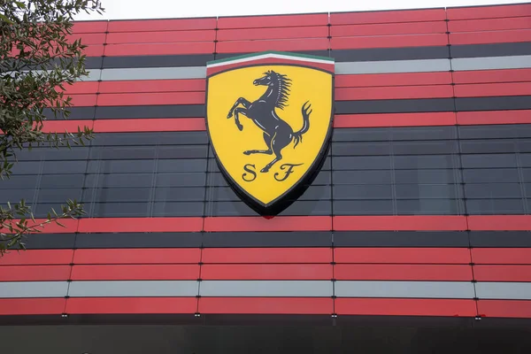 Maranello Italië April 2016 Gevel Van Het Ferrari Sportingsmanagement Center Rechtenvrije Stockafbeeldingen