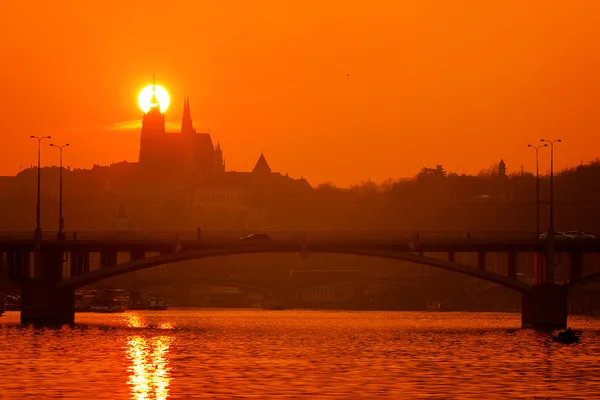 Západ slunce nad Pražský hrad — Stock fotografie