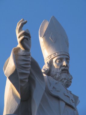 Kilise Meydanı'nda heykeli