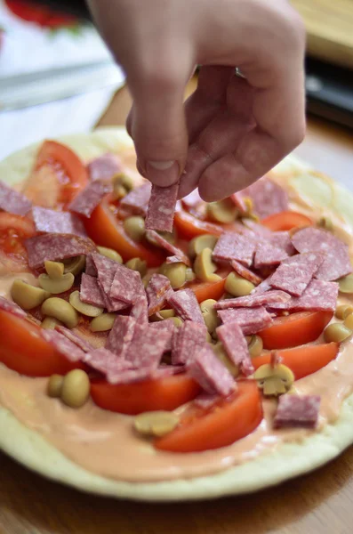 tomats ve mantarlı pizza