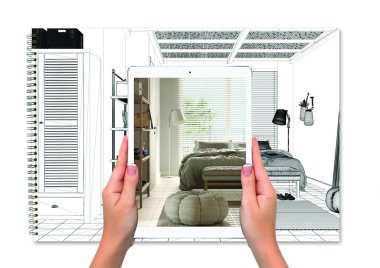 Konforlu yatak odasını gösteren tableti tutan eller, arka planda taslak çizimi olan defter, artırılmış gerçeklik konsepti, mobilya ve iç tasarım ürünlerini taklit etmek için uygulama