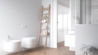 Arka plan bulanık, minimalist banyo merdiven rafı, banyo aksesuarları, yatak odasının üzerinde kayan kapı, havluyla yan masa, ringa kemiği parke zemin, iç tasarım konsepti.