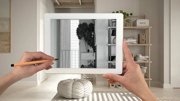 Mãos Segurando Desenho Tablet Mostrando Moderna Casa Banho Mínima Madeira — Fotografia de Stock