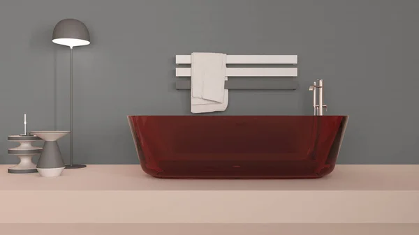 陈列柜浴室室内设计为米黄色和灰色色调 玻璃独立浴缸 台灯和边桌用蜡烛 简约的齿条毛巾 当代工程项目概念概念 — 图库照片