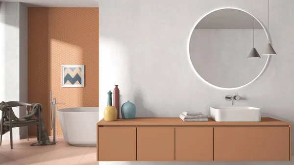 舒适的 简约的浴室 带有橙色胶水色调 带有镜子的洗脸盆 瓷砖和混凝土墙壁 扶手椅 彩色花瓶和装饰 室内设计理念 — 图库照片