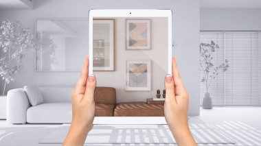 Kanepe ile modern oturma odasını gösteren el bilgisayarı, tamamen boş proje geçmişi, artırılmış gerçeklik konsepti, mobilya ve iç tasarım ürünlerini taklit etmek için uygulama