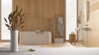 Beyaz masa üstünde ya da rafta pipetler, kuru bitkiler, süs, kulaklar, çarşaf, vazo dalı, minimalist ahşap banyo, küvet, havlu askı ve dekorlar, modern iç tasarım