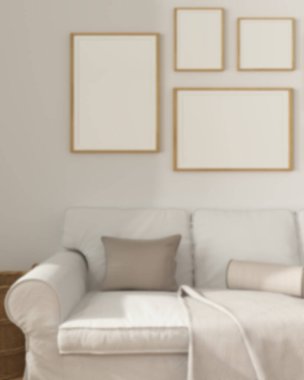 Bulanık arka plan, ahşap İskandinav oturma odası yakın çerçeve fotokopi alanı, yastıklı, battaniyeli ve dekorlu beyaz kumaş kanepe. Modern iç tasarım fikri