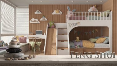 Çakıl taşı dengeli klasik ahşap masa rafı ve üç boyutlu harfler çocukların üzerinde feng shui sözcüğünü ranzalı beyaz yatak odası, şapka ve masa, zen iç tasarım
