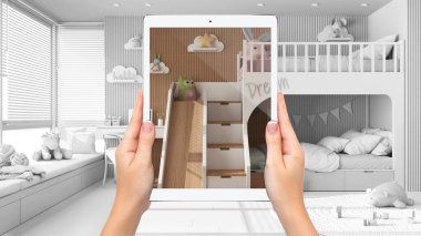 Ellerinde çocukların yatak odasını ranzalı gösteren tablet, tamamen boş proje geçmişi, artırılmış gerçeklik konsepti, mobilya canlandırma uygulaması, iç tasarım ürünleri