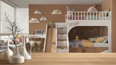 Yatak odası, yastıklar, oyuncaklar ve kuklalar, parke döşeme, en az mimari tasarımı olan bulanık çocukların yatak odası üzerine minimalist modern vazolarla ahşap masa veya raf.