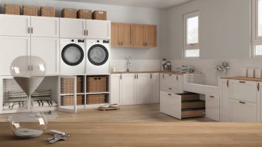 Ahşap masa, masa ya da raf, kristal modern kum saati, hayvan dostu çamaşır odası, iç tasarım, fotokopi alanı arka planı üzerine bir geri sayım bitimine kadar geçen zamanı ölçüyor.