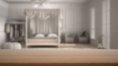 Boş ahşap masa, masa ya da raf klasik yatak odası, gölgelik yatak, koltuklar, dolap ve puf, modern iç tasarım konsepti