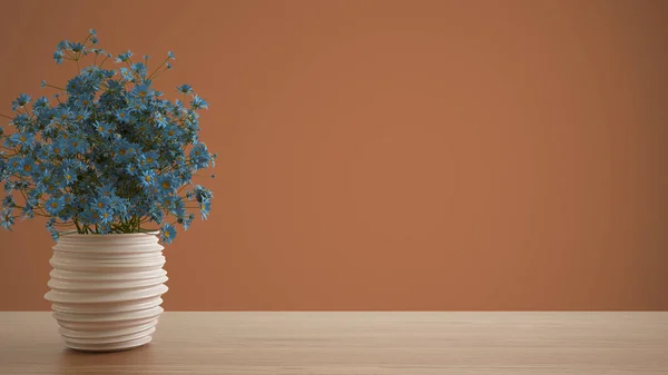 Drewniany Blat Lub Półka Wazonem Ceramicznym Niebieskimi Stokrotkami Dzikie Kwiaty — Zdjęcie stockowe