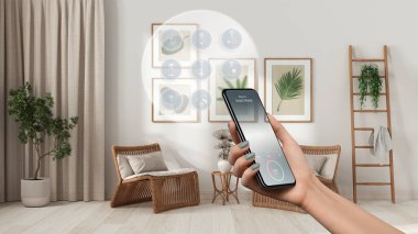 Telefon uygulamasında akıllı ev teknolojisi arayüzü, artırılmış gerçeklik, şeylerin interneti, bağlı nesnelerle oturma odasının iç tasarımı, kadın el kumandası cihazı