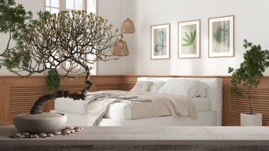 Çakıl taşı ve saksı çiçekli klasik ahşap masa rafı, beyaz çiçekler, modern yatak odasının üzerinde, çift yatak ve ahşap duvar paneli, iç tasarım, temiz mimari konsept fikri