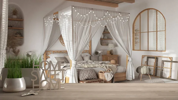 Ahşap masa, masa ya da rafta saksı bitkisi, ev anahtarları ve 3D harfler ev güzel ev, bohem yatak, bohem tarzı, iç tasarım, kopya alanı arka planı