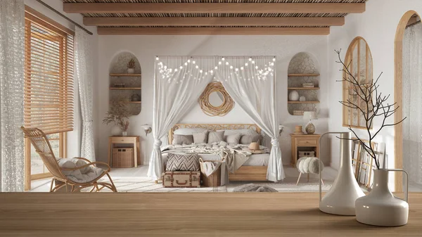 Tahta masa ya da raf, bohem ahşap yatak odasının üzerine minimalist modern vazolar serpiştirilmiş bohem yatak odası, Akdeniz iç mimarisi.