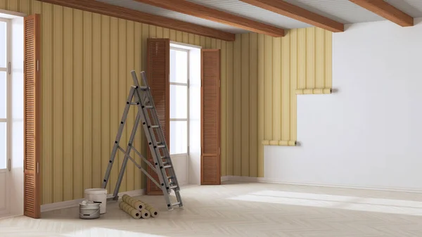 白い壁 木製の天井と寄木細工の床と空の部屋 コピースペースと壁に縞模様の黄色の壁紙のシット 家事の概念 — ストック写真