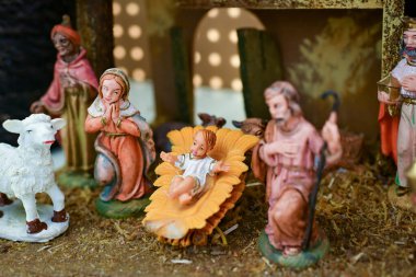 Bebek İsa Creche Figurines ile Noel doğum sahnesi