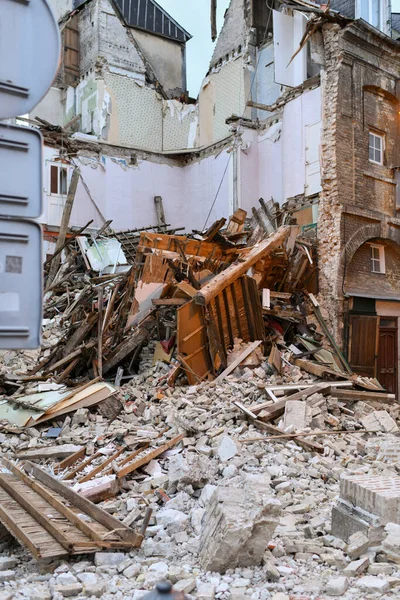 Las Ruinas Una Casa Destruida Después Bombardear — Foto de Stock