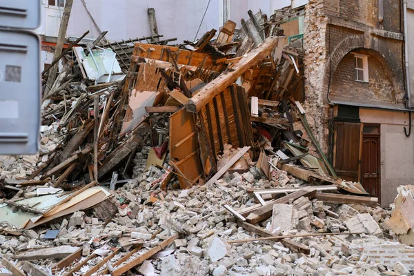 Las Ruinas Una Casa Destruida Después Bombardear — Foto de Stock