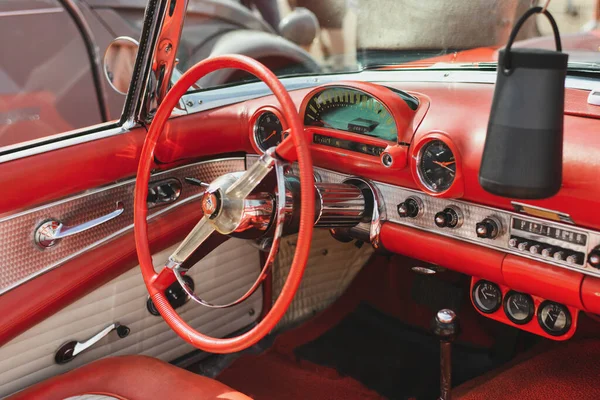 Paris France Mai 2022 Intérieur Cuir Rouge Ford Thunderbird 1956 — Photo