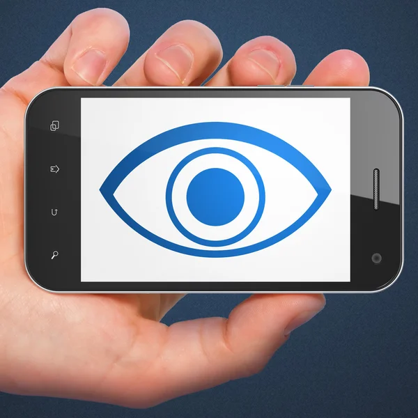 Hand met smartphone met oog op het display. generieke mobiele smar — Stockfoto