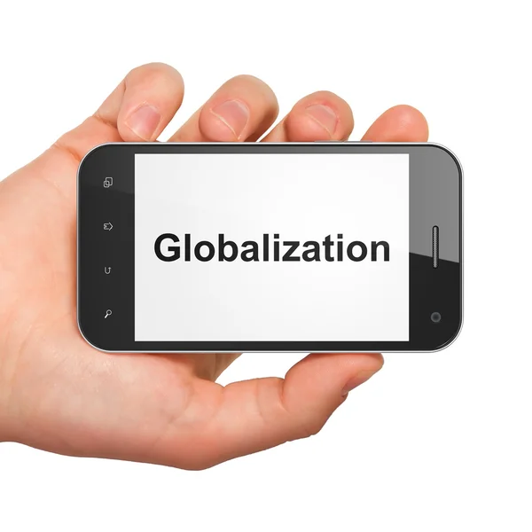 Mão segurando smartphone com palavra Globalização em exibição. Gene... — Fotografia de Stock