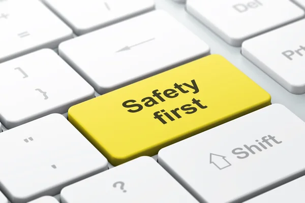 Concetto di sicurezza: tastiera per computer con Safety First — Foto Stock