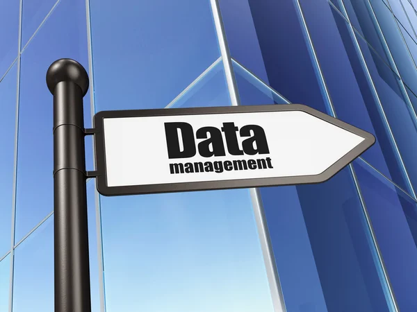 Informationskonzept: Datenmanagement zum Gebäudehintergrund — Stockfoto