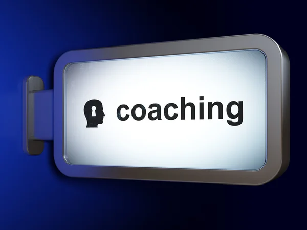 Onderwijs concept: Coaching en hoofd met sleutelgat op billboard b — Stockfoto