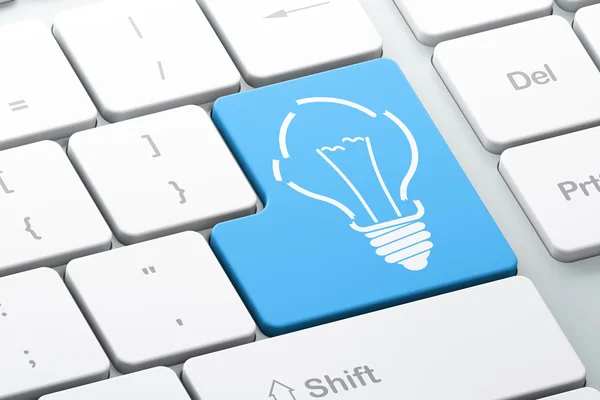 Geschäftskonzept: Glühbirne auf Computer-Tastatur Hintergrund — Stockfoto