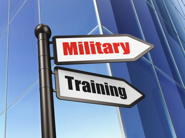 교육 개념: 배경 건물에 군사 훈련 — 스톡 사진