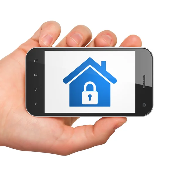 Bescherming concept: smartphone met huis. — Stockfoto