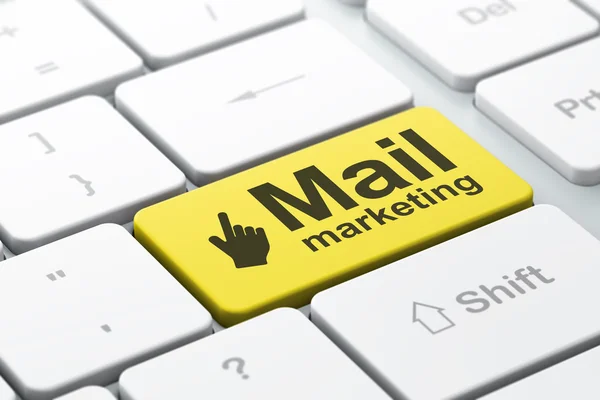Concetto di pubblicità: cursore del mouse e Mail Marketing sul computer — Foto Stock