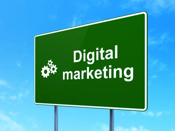 Concepto publicitario: Marketing digital y engranajes en la señalización vial — Foto de Stock