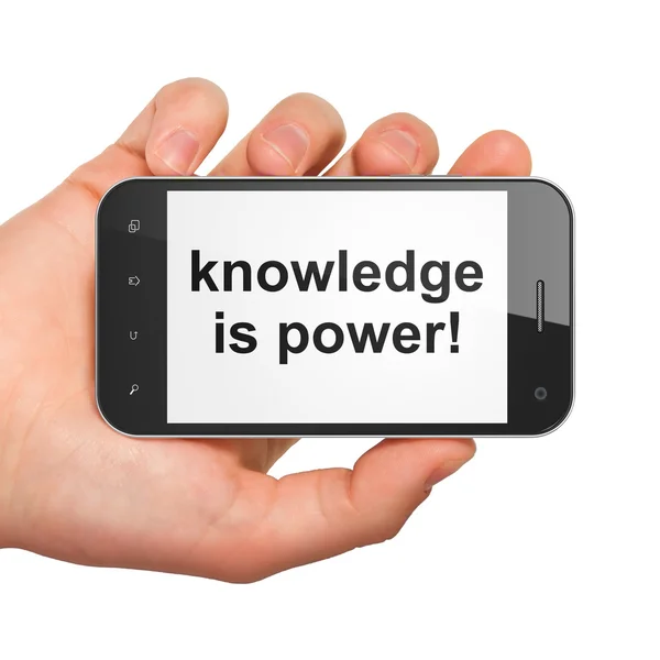 Концепция образования: знание - сила! на смартфоне — стоковое фото
