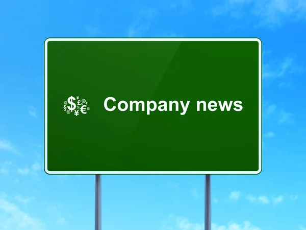 Concepto de noticias: Símbolo de noticias y finanzas de la compañía en el fondo de la señal vial — Foto de Stock