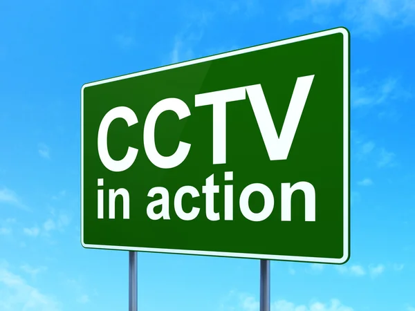 Concepto de seguridad: CCTV En acción sobre el fondo de la señal vial —  Fotos de Stock