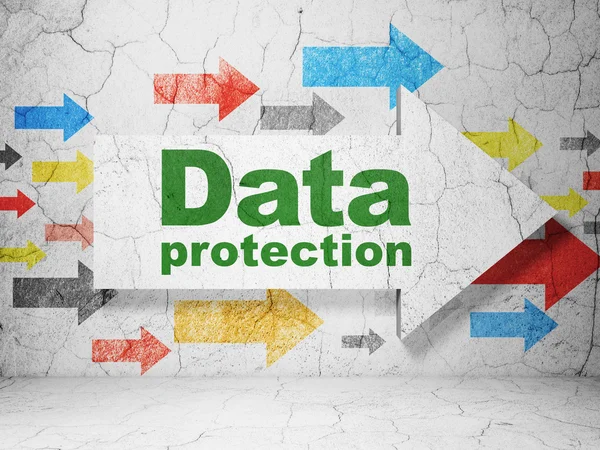 Концепция защиты: стрелка whis Защита данных на гранж-стене — стоковое фото
