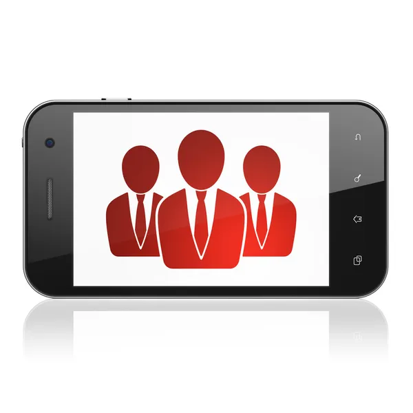 Концепция бизнеса: бизнес-люди на смартфоне — стоковое фото